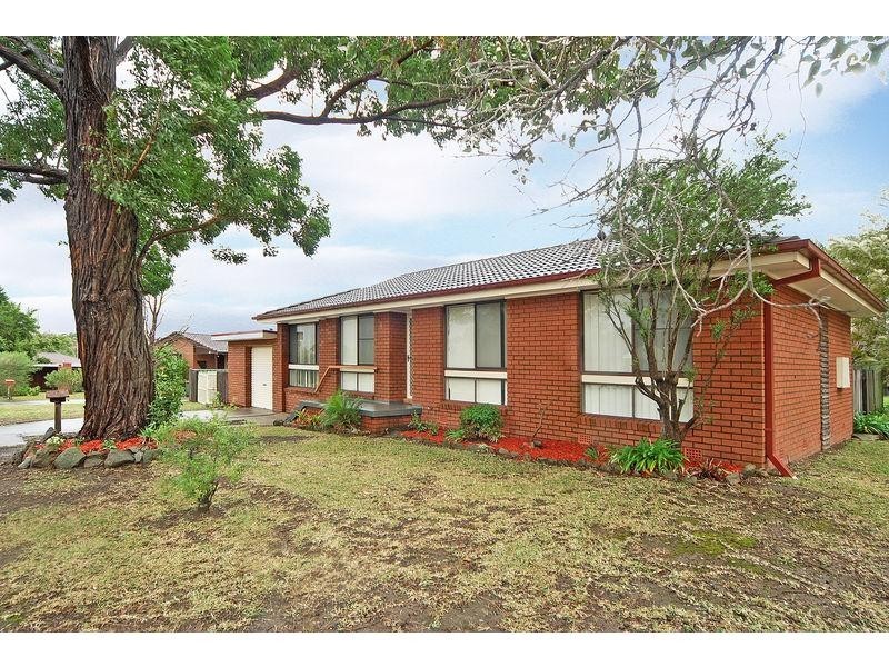 8 Ramsey Grove, Bomaderry NSW 2541