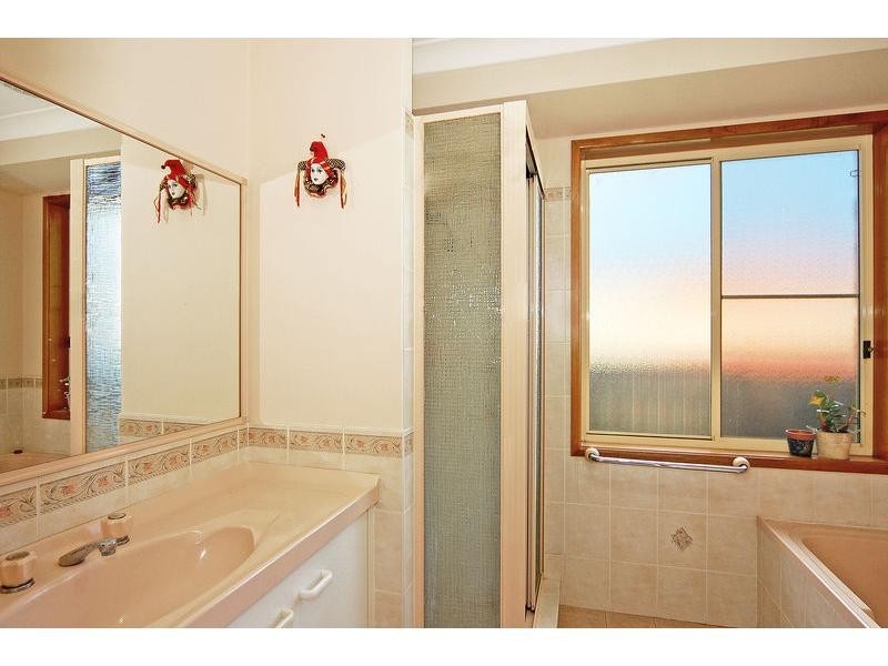 25 Lydon Crescent, West Nowra NSW 2541