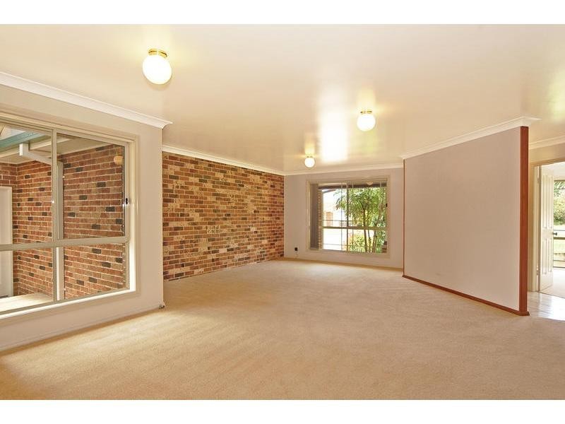 2 Regent Place, Bomaderry NSW 2541