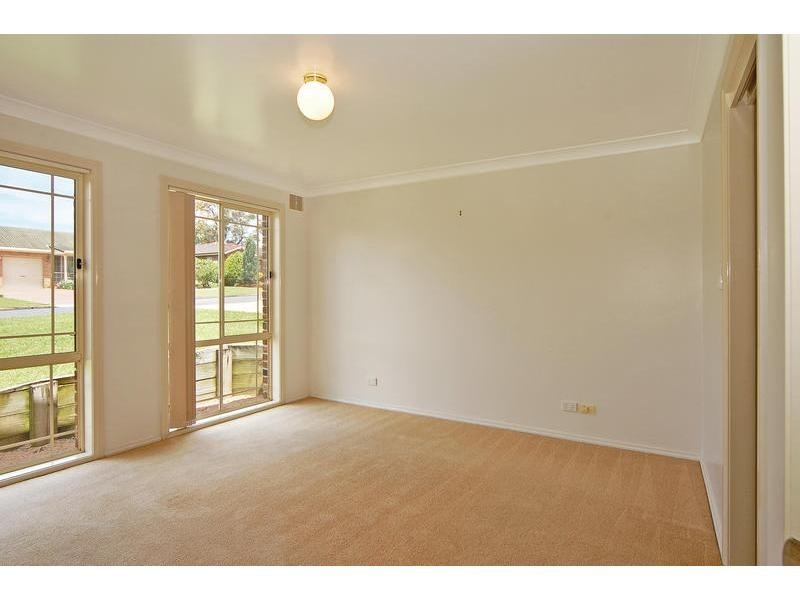 2 Regent Place, Bomaderry NSW 2541