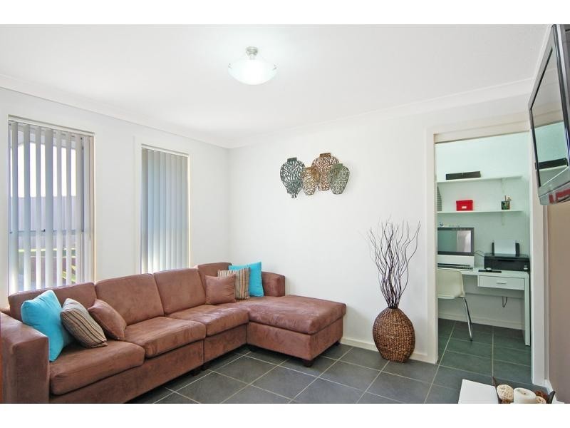 1 Jade Place, Meroo Meadow NSW 2540