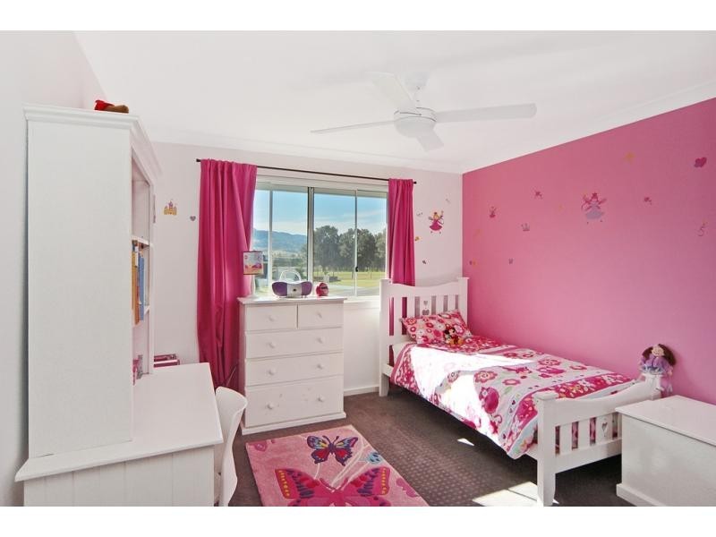 1 Jade Place, Meroo Meadow NSW 2540