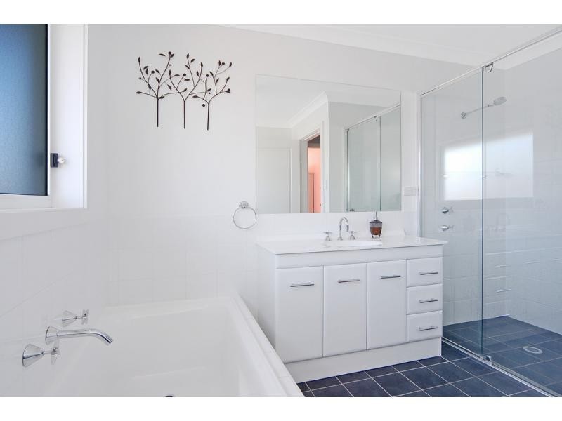 1 Jade Place, Meroo Meadow NSW 2540