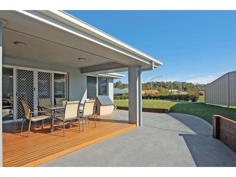 1 Jade Place, Meroo Meadow NSW 2540