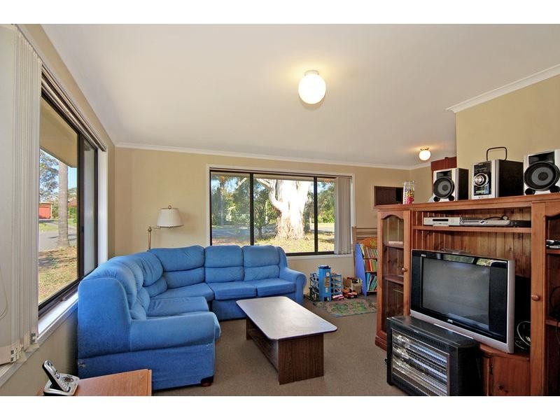 8 Coconut Drive, North Nowra NSW 2541