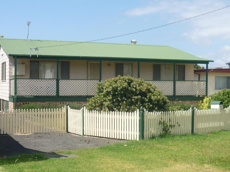 10 Leonore Avenue, Greenwell Point NSW 2540