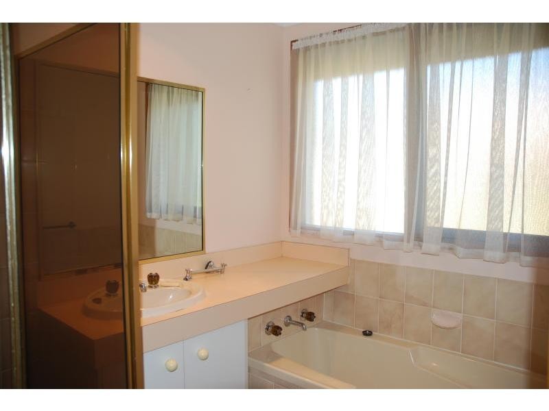 18 Golden Cane Avenue, North Nowra NSW 2541