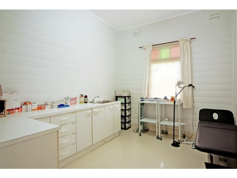 33 Worrigee Street, Nowra NSW 2541