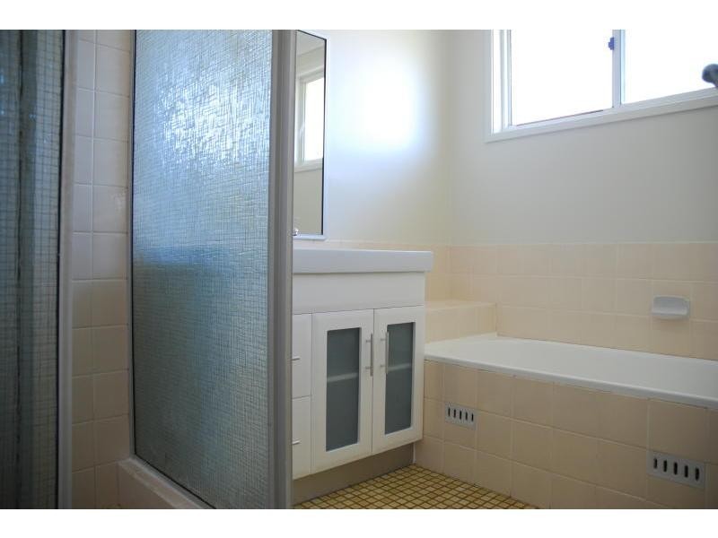 2 Bromley Close, West Nowra NSW 2541
