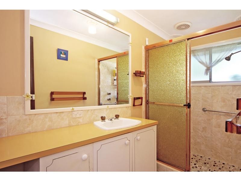 2 Castle Glen, North Nowra NSW 2541