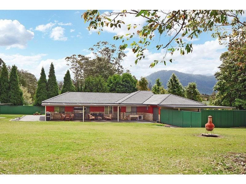 1 Tartarian Crescent, Bomaderry NSW 2541