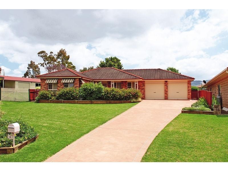 5 Essington Court, Bomaderry NSW 2541