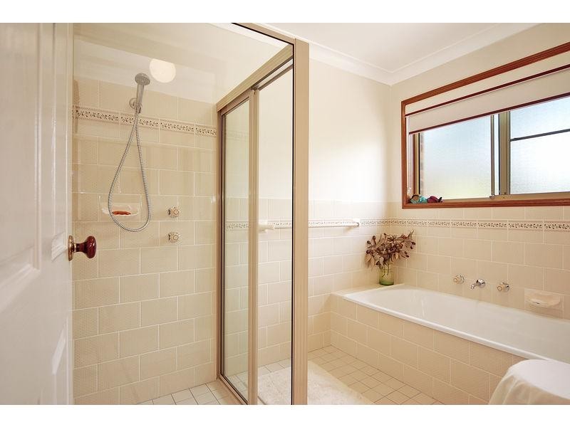 5 Essington Court, Bomaderry NSW 2541