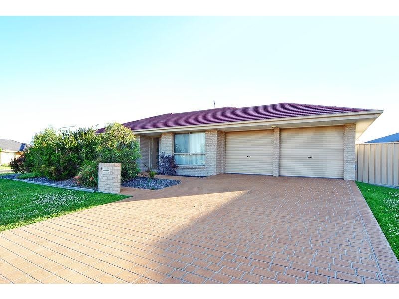 15 Blue Bell Way, Worrigee NSW 2540