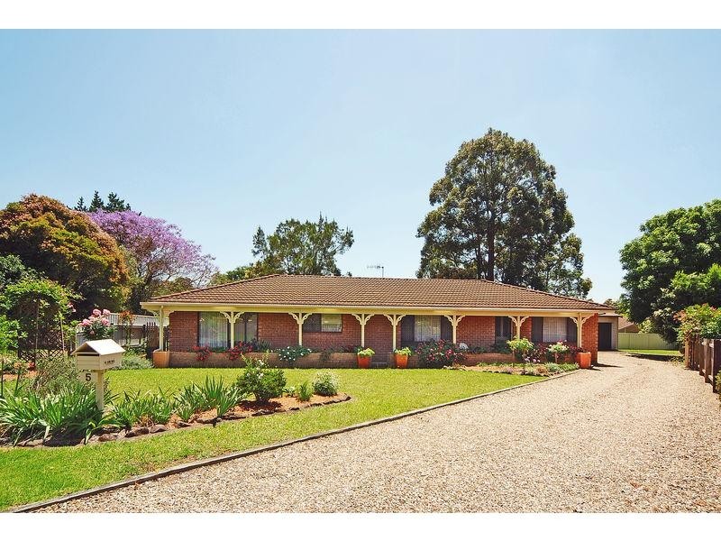 5 Shanklin Close, Bomaderry NSW 2541