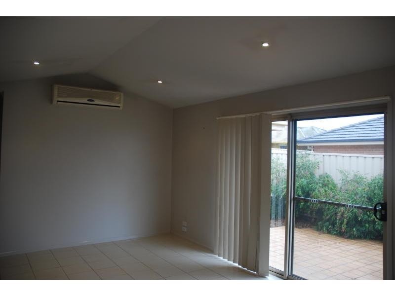 Villa 3/35 Sophia Road, Worrigee NSW 2540