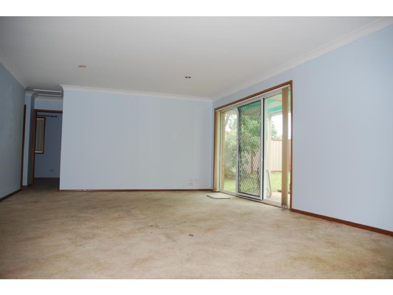 4/4 Carisbrooke Close, Bomaderry NSW 2541