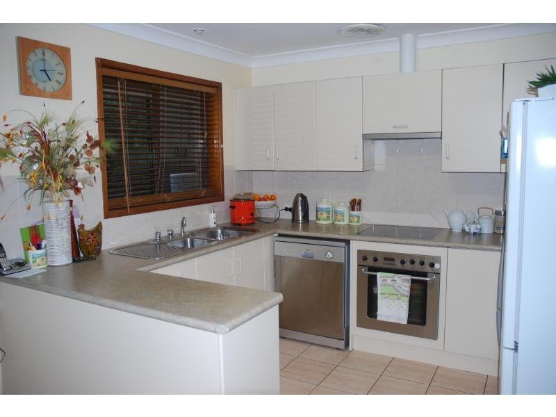 17 Lyrebird Drive, Nowra NSW 2541