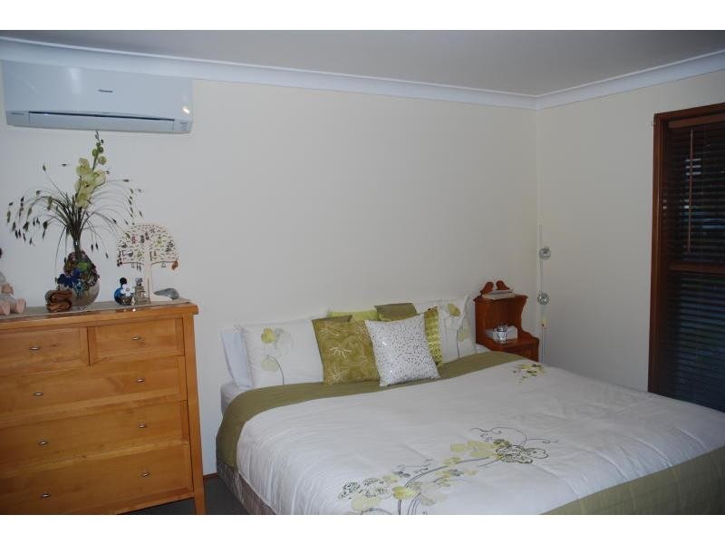 17 Lyrebird Drive, Nowra NSW 2541