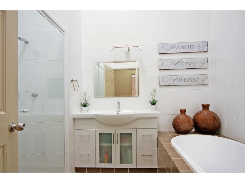 6 Meroo Road, Bomaderry NSW 2541