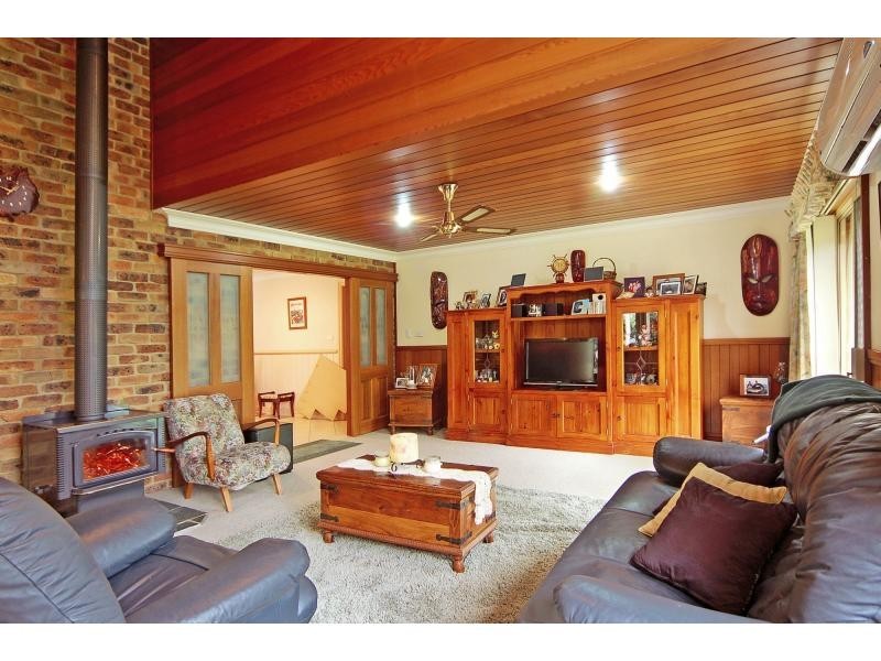 6 Crosby Place, Bomaderry NSW 2541