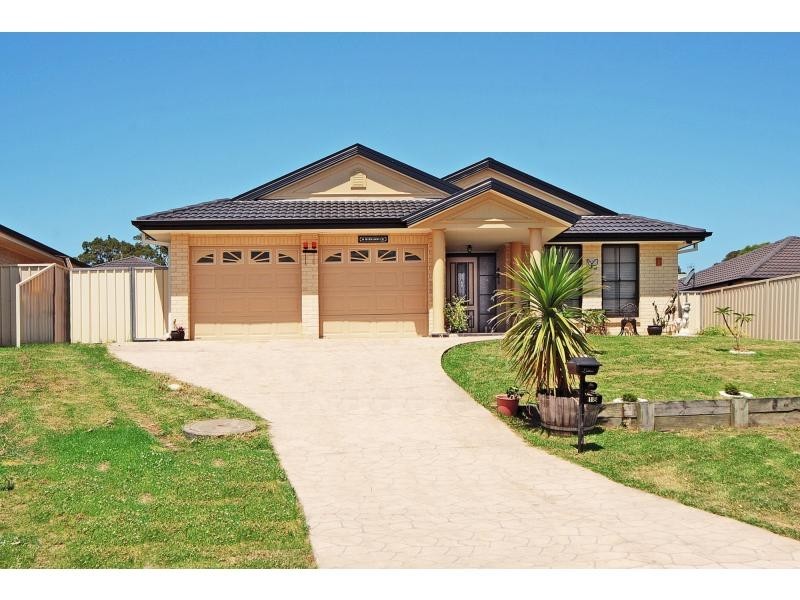 18 Burradoo Crescent, Nowra NSW 2541