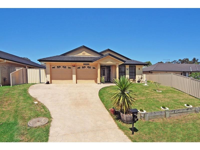 18 Burradoo Crescent, Nowra NSW 2541