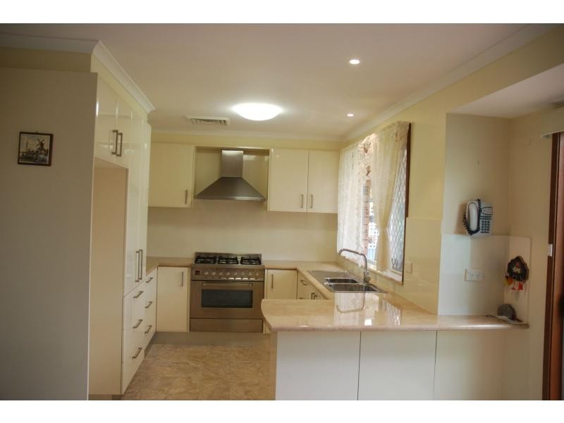 33 Gunyuma Crescent, North Nowra NSW 2541