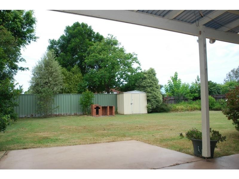 33 Gunyuma Crescent, North Nowra NSW 2541