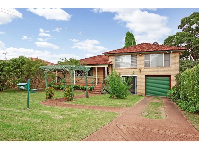 31 Brinawarr Street, Bomaderry NSW 2541