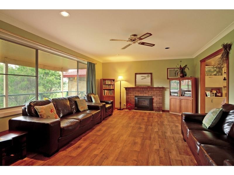 31 Brinawarr Street, Bomaderry NSW 2541