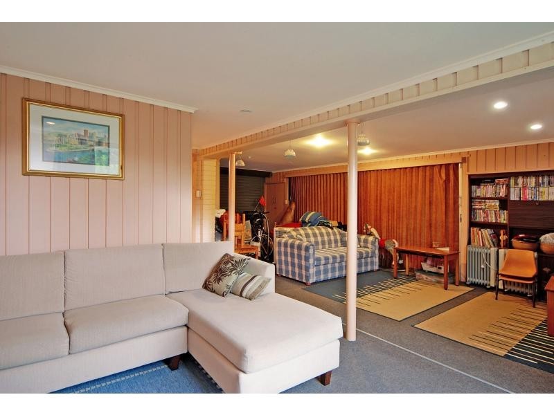 31 Brinawarr Street, Bomaderry NSW 2541