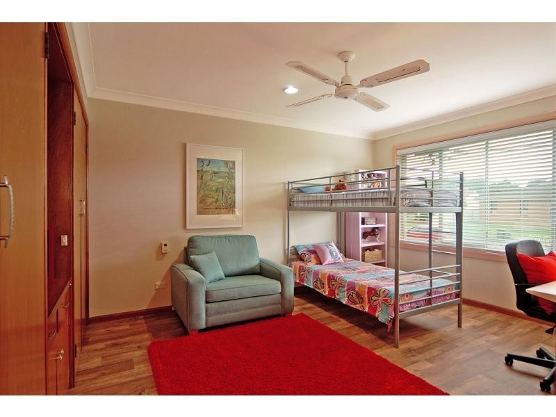 31 Brinawarr Street, Bomaderry NSW 2541