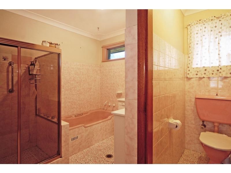 31 Brinawarr Street, Bomaderry NSW 2541