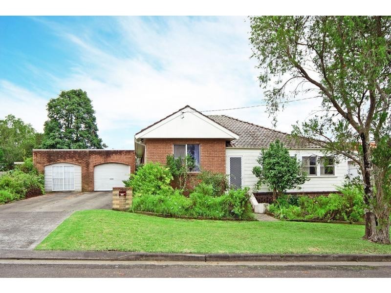 15 Tanang Street, Bomaderry NSW 2541