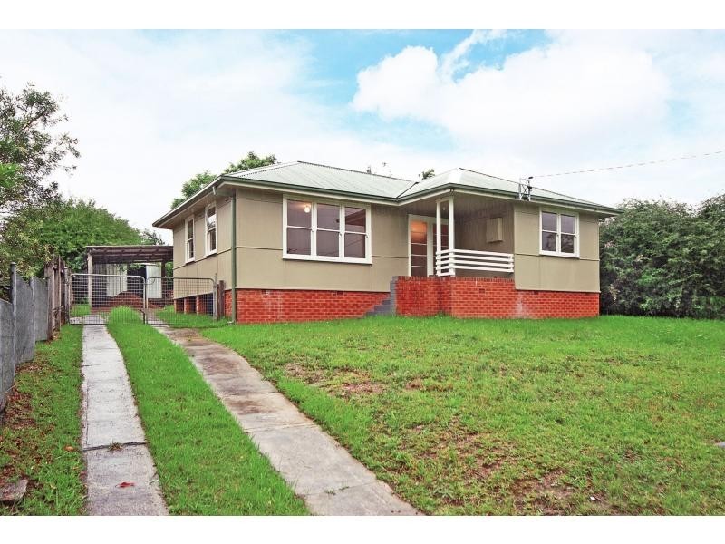 4 Leonard Street, Bomaderry NSW 2541