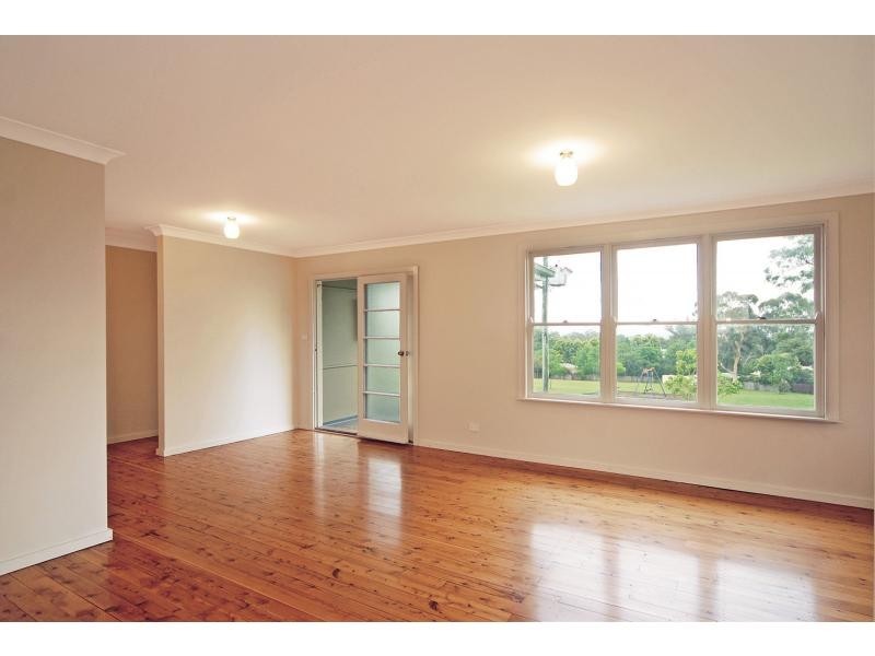 4 Leonard Street, Bomaderry NSW 2541