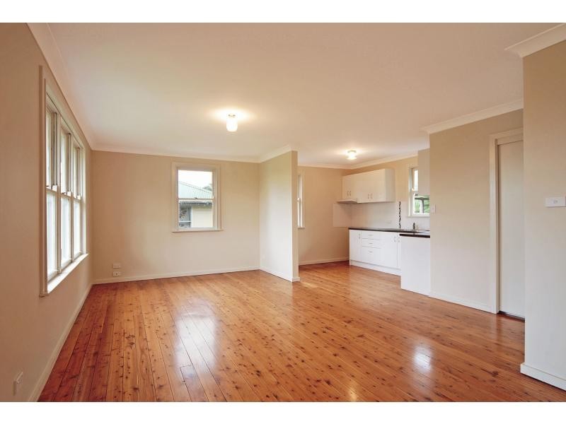 4 Leonard Street, Bomaderry NSW 2541