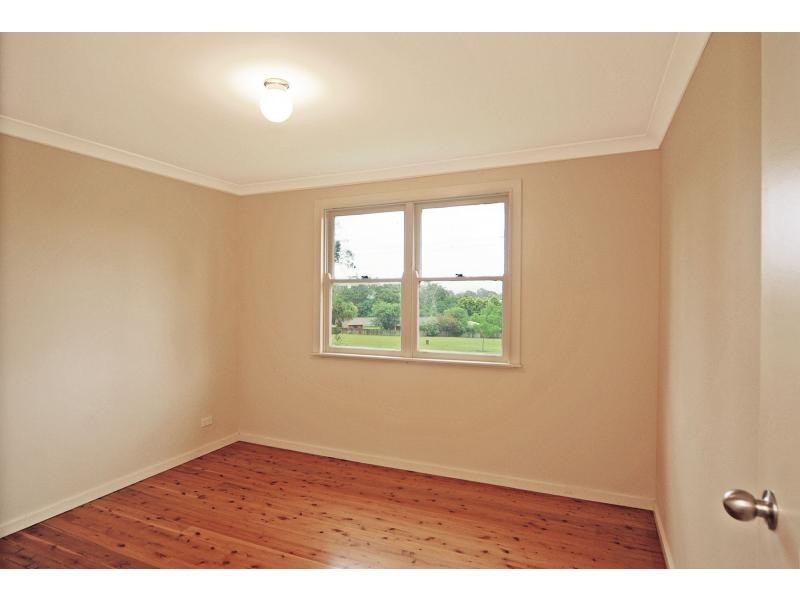 4 Leonard Street, Bomaderry NSW 2541