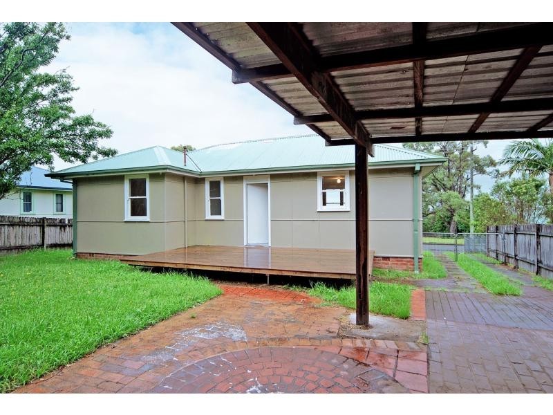 4 Leonard Street, Bomaderry NSW 2541