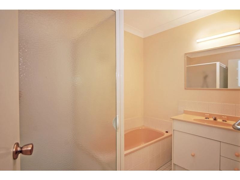 70 Yeovil Drive, Bomaderry NSW 2541