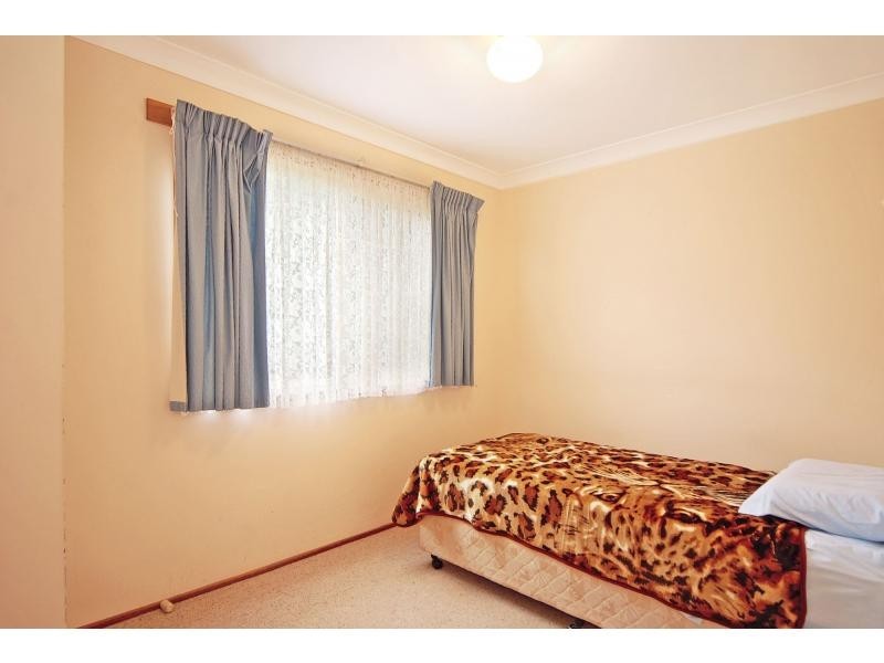 70 Yeovil Drive, Bomaderry NSW 2541