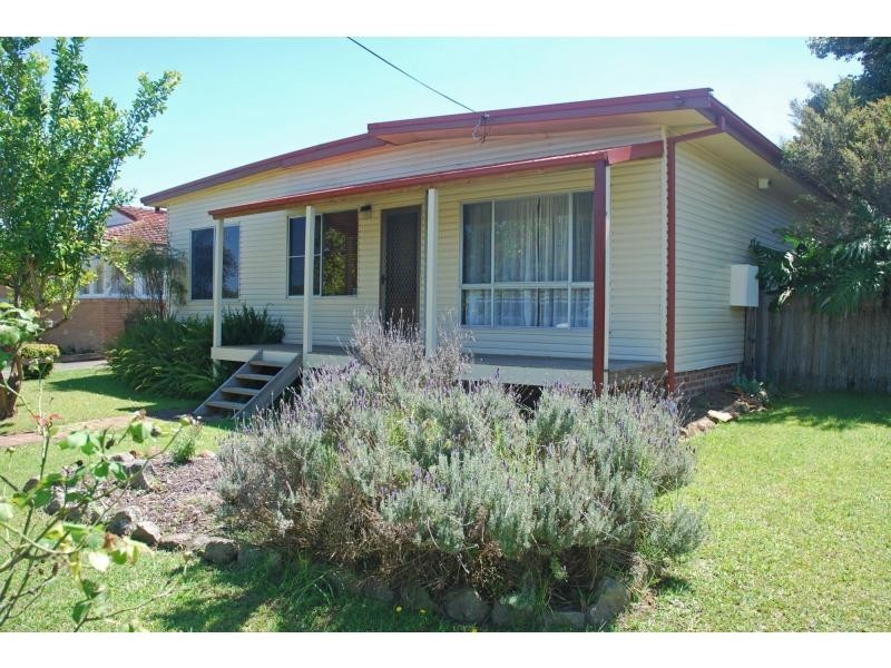 1 Crest Avenue, North Nowra NSW 2541