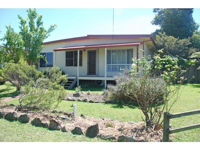 1 Crest Avenue, North Nowra NSW 2541