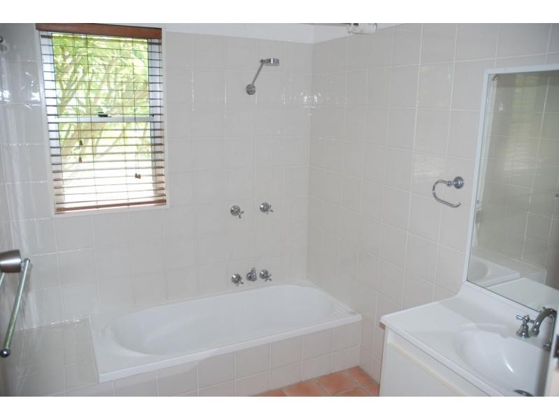 1 Crest Avenue, North Nowra NSW 2541