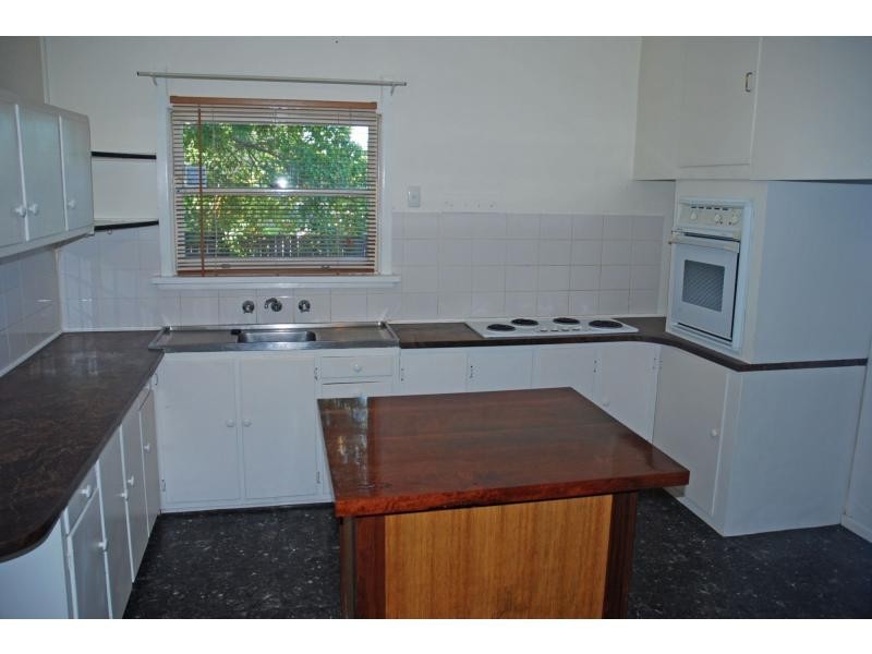 1 Crest Avenue, North Nowra NSW 2541