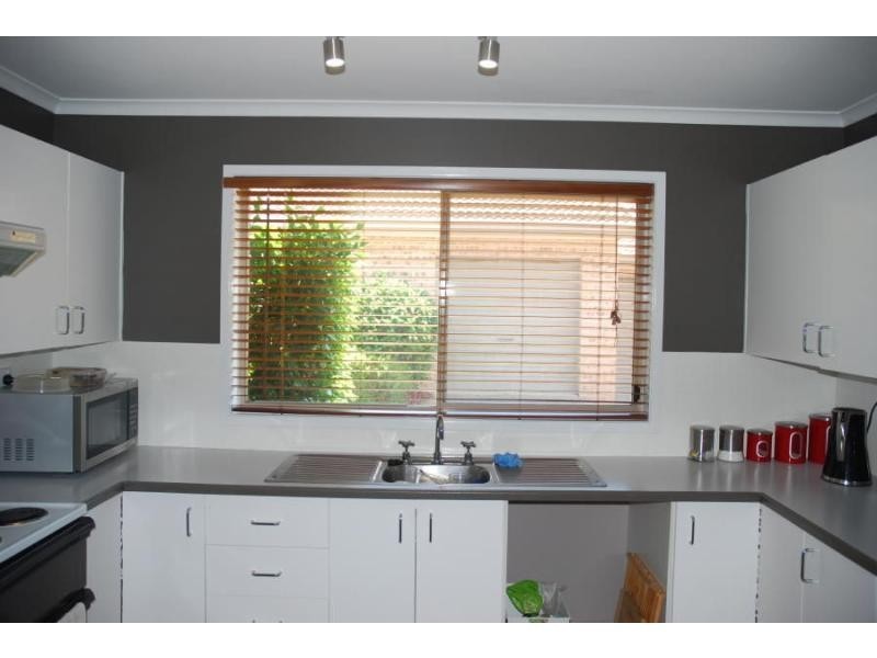 4/6 Carisbrooke Close, Bomaderry NSW 2541