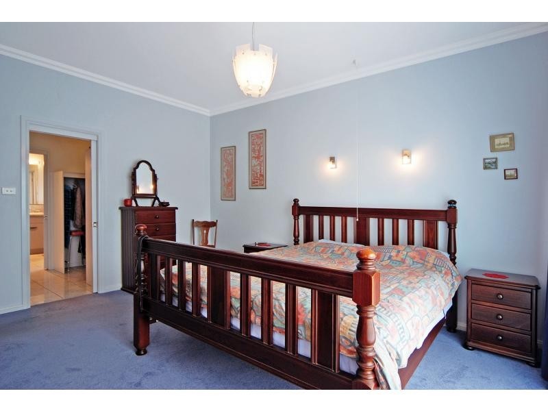 24 The Garden Walk, Worrigee NSW 2540