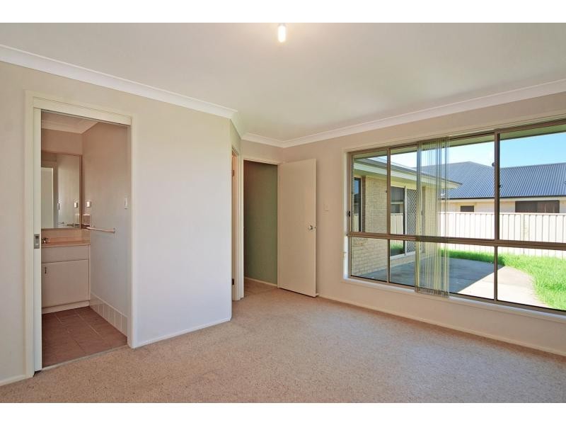 23 Lacebark Grove, Worrigee NSW 2540