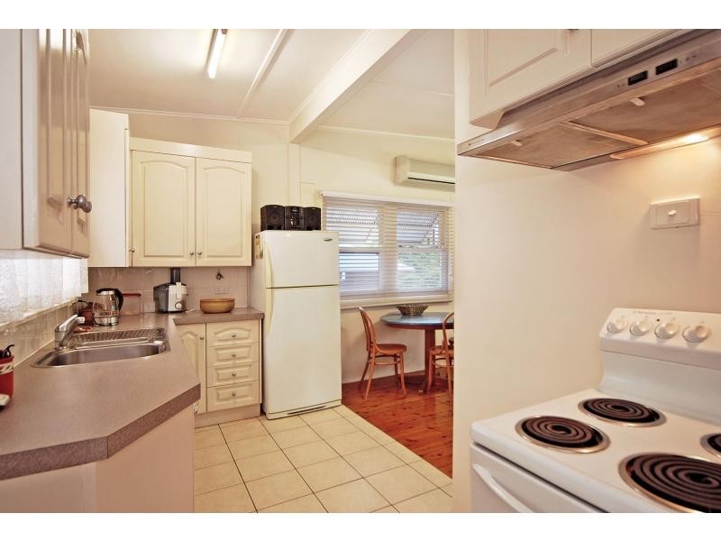 6 Ravenscliffe Road, Shoalhaven Heads NSW 2535